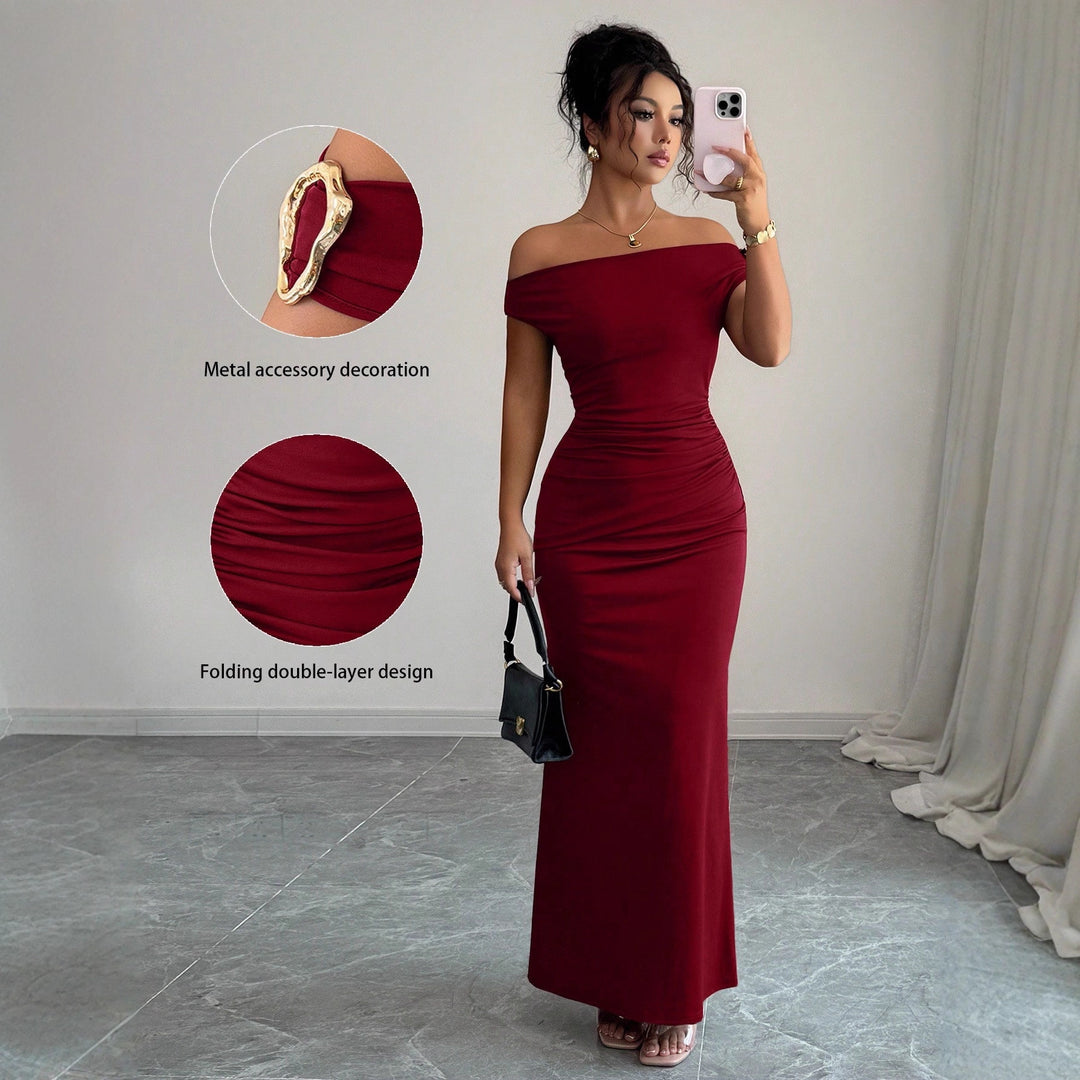 Damen Wickelmaxikleid mit schmalem Schnitt und auffälligen Details EB