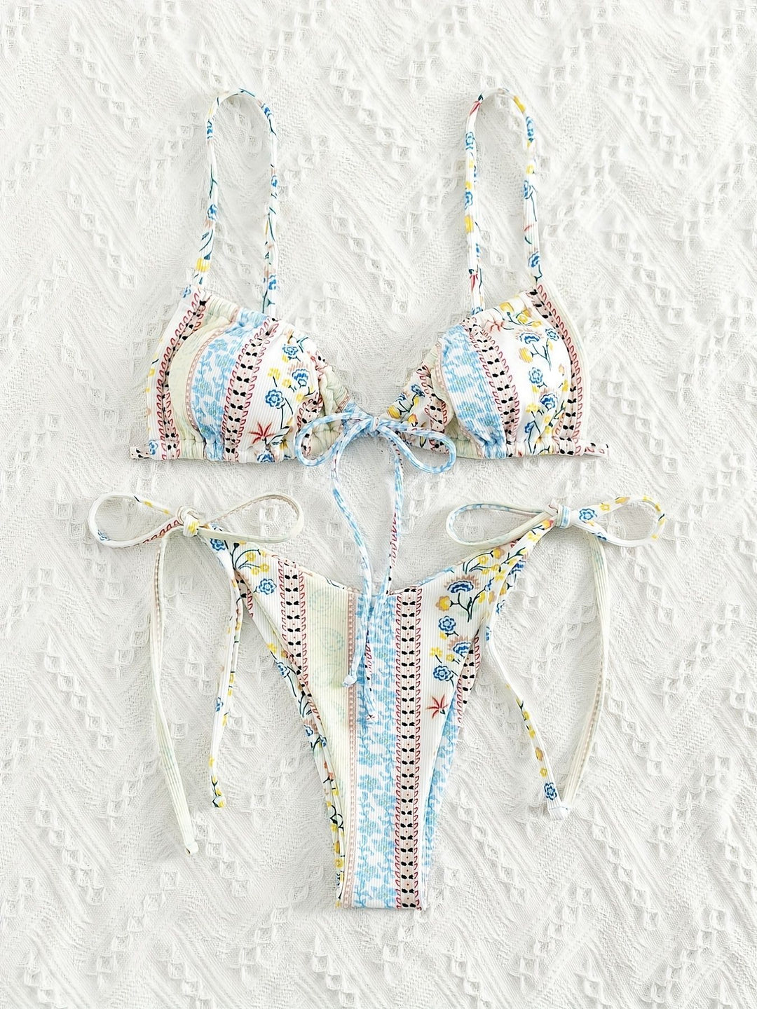 Damen Triangel-Bikini mit verspieltem Design und verstellbaren Trägern EB