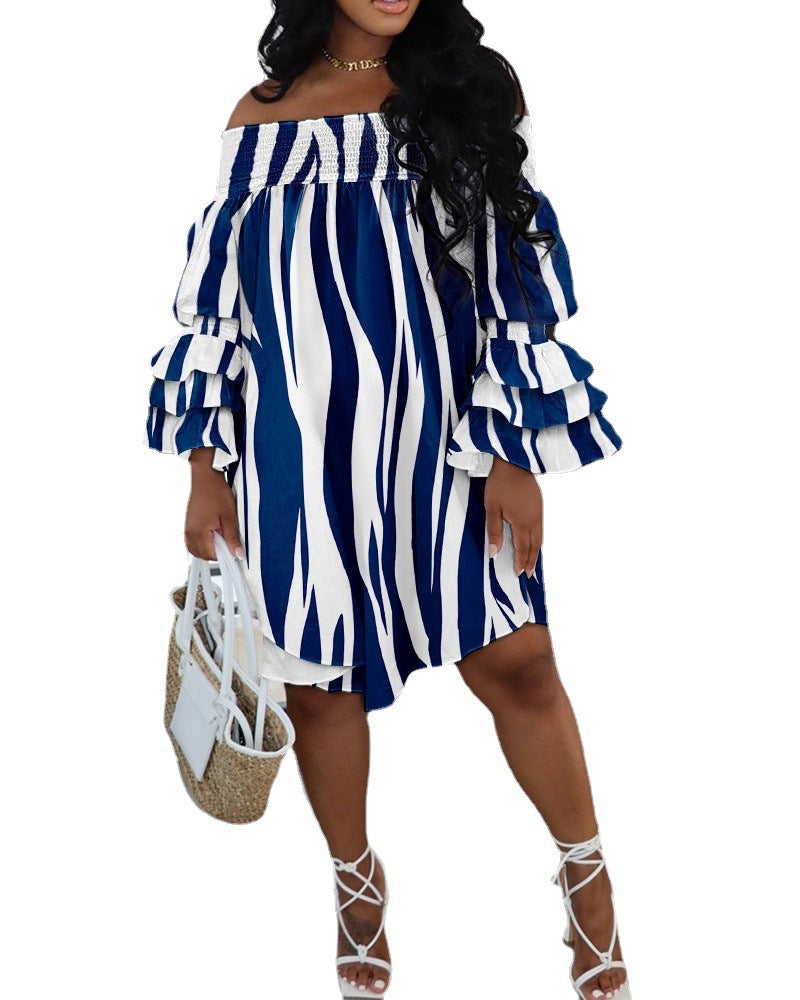Damen Off-Shoulder Minikleid mit voluminösen Rüschensäumen und beeindruckendem Kettenmuster EB