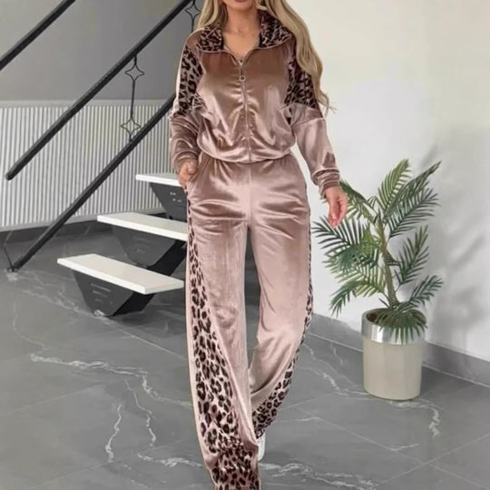 Damen Sportanzug mit modernem Animal-Print EB