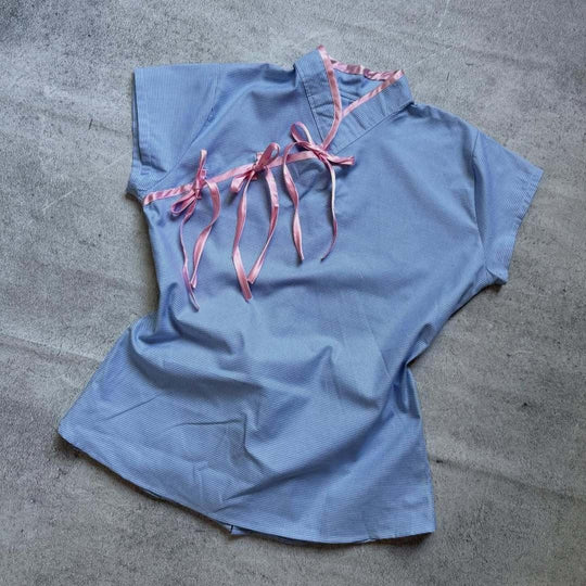 Damen Urbanes Karo-Top mit raffinierten Rüschendetails EB