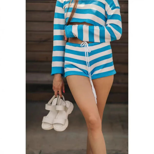 Damen lässiges Strand-Set mit cropped Pullover und kurzen Hosen EB