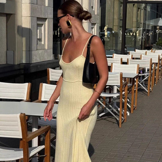 Damen Maxikleid mit feiner Rippenstruktur und elegantem Trägerdesign EB
