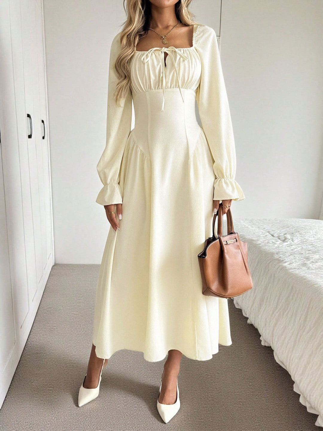 Damen romantisches Midikleid mit Korsagen-Taille, Quadratausschnitt und voluminösen Ärmeln Eichborn Berlin
