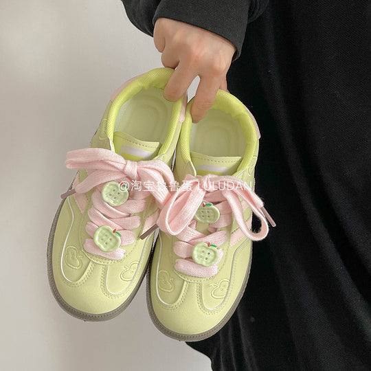 Damen Verspielte Sneakers mit kreativem Design und bunten Applikationen EB