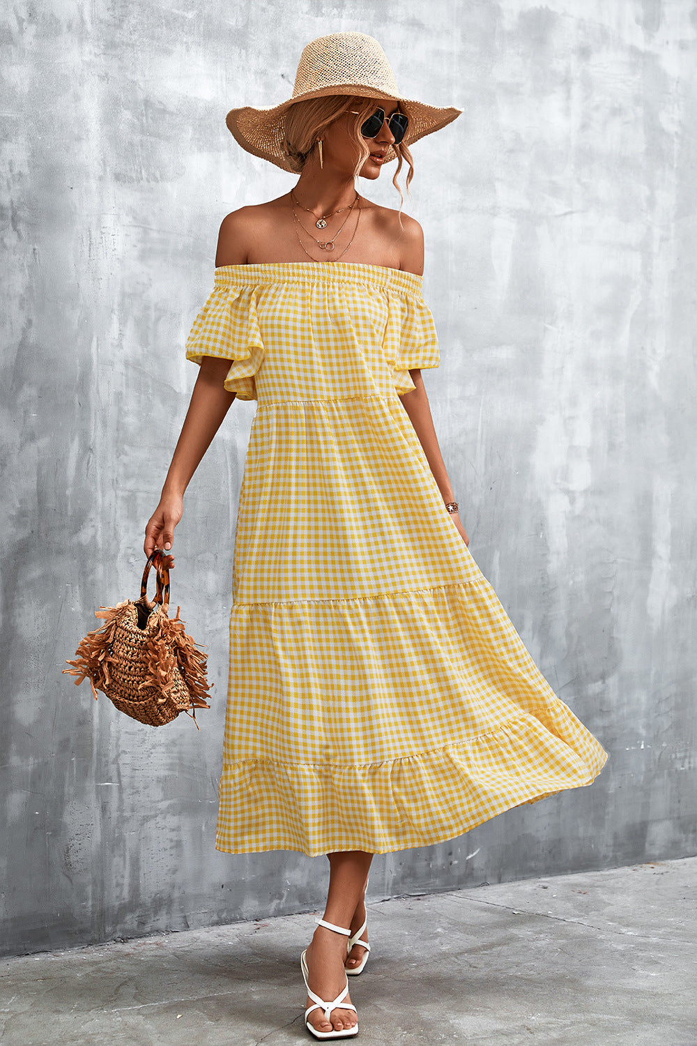 Damen Fließendes Maxikleid mit off-shoulder Design und Rüschensaum EB