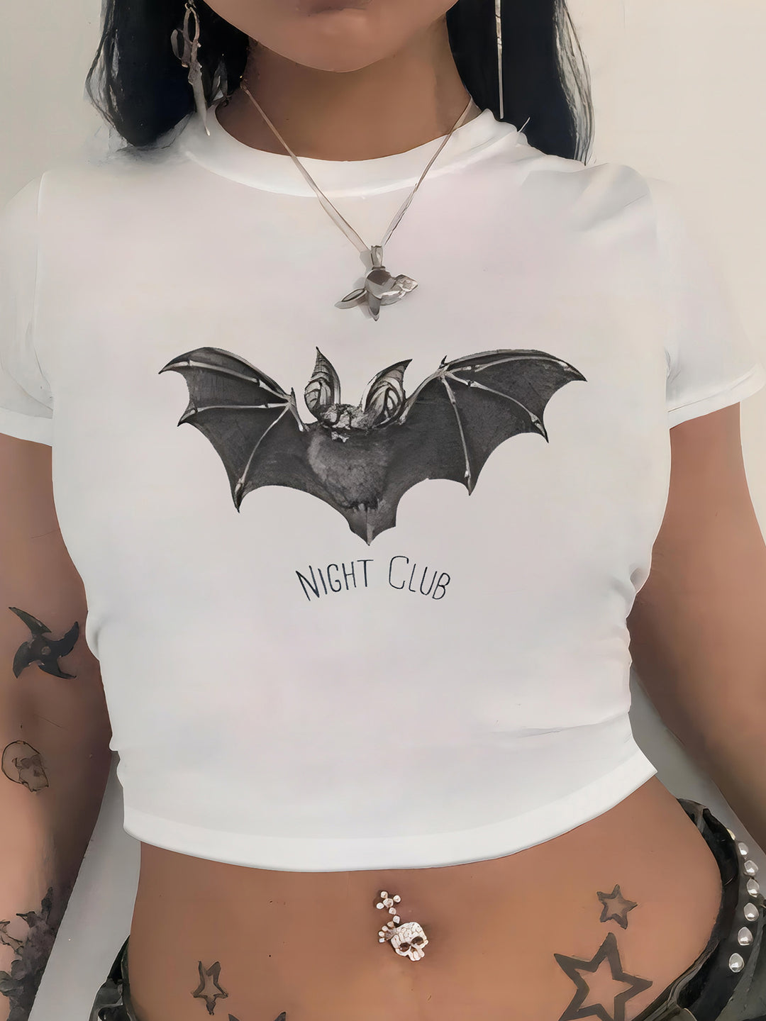 Damen T-Shirt mit künstlerischem Statement-Print und figurbetontem Schnitt EB