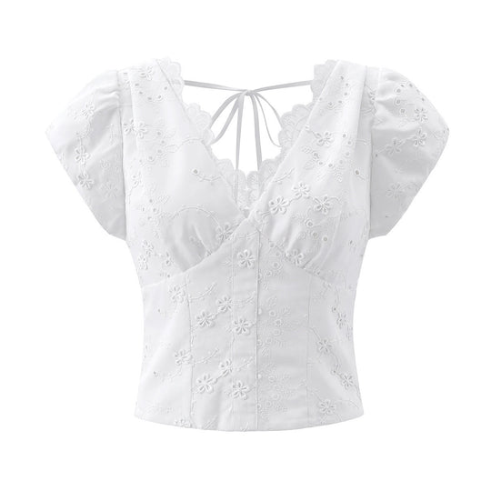 Damenoberteil mit floralem Stickdesign und romantischem Rüschenausschnitt EB