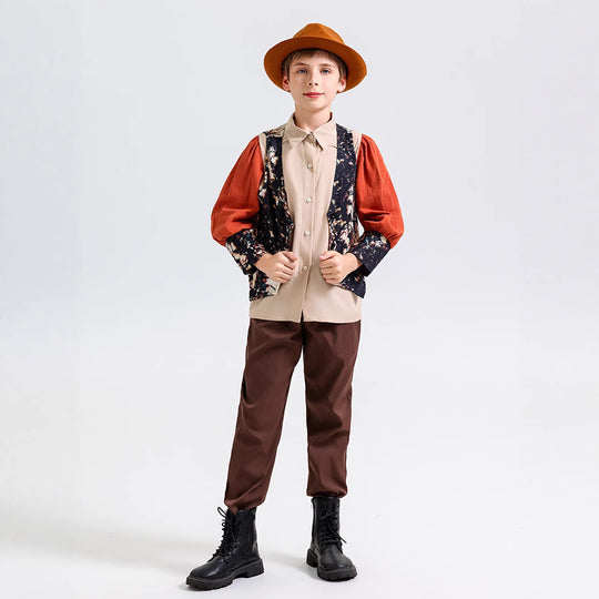Jungen Trachten-Outfit mit floralen Akzenten EB