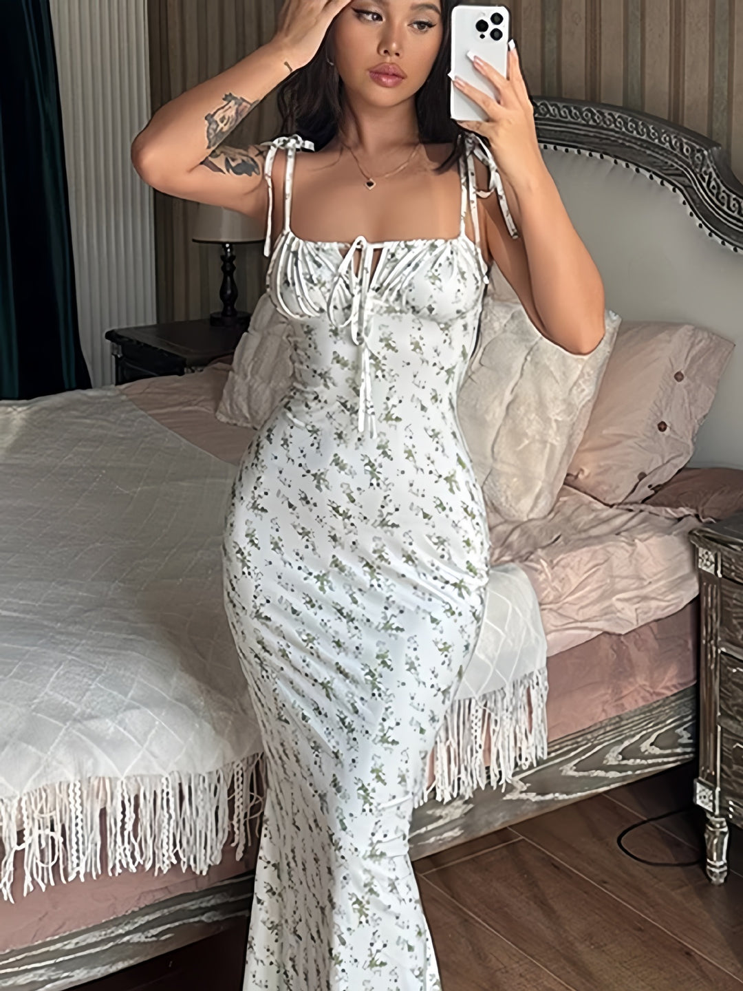 Damen Blumenmuster Maxikleid mit Figurbetontem Schnitt und Spaghetti-Trägern EB