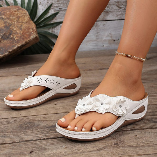 Damen Dekorative Zehentrenner mit floralem Design und gepolsterter Sohle EB