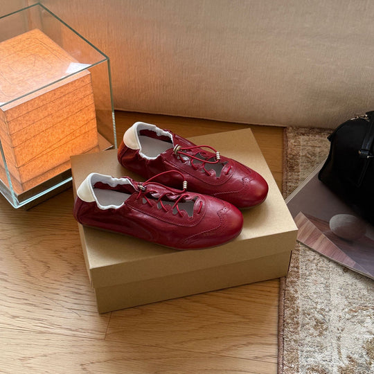 Damen Sportliche Sneakers aus glänzendem Metallic-Leder mit flexiblem Schnürsystem EB