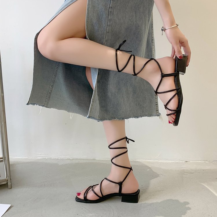 Damen transparente Riemchen-Sandaletten mit blockiertem Absatz und verspieltem Design EB
