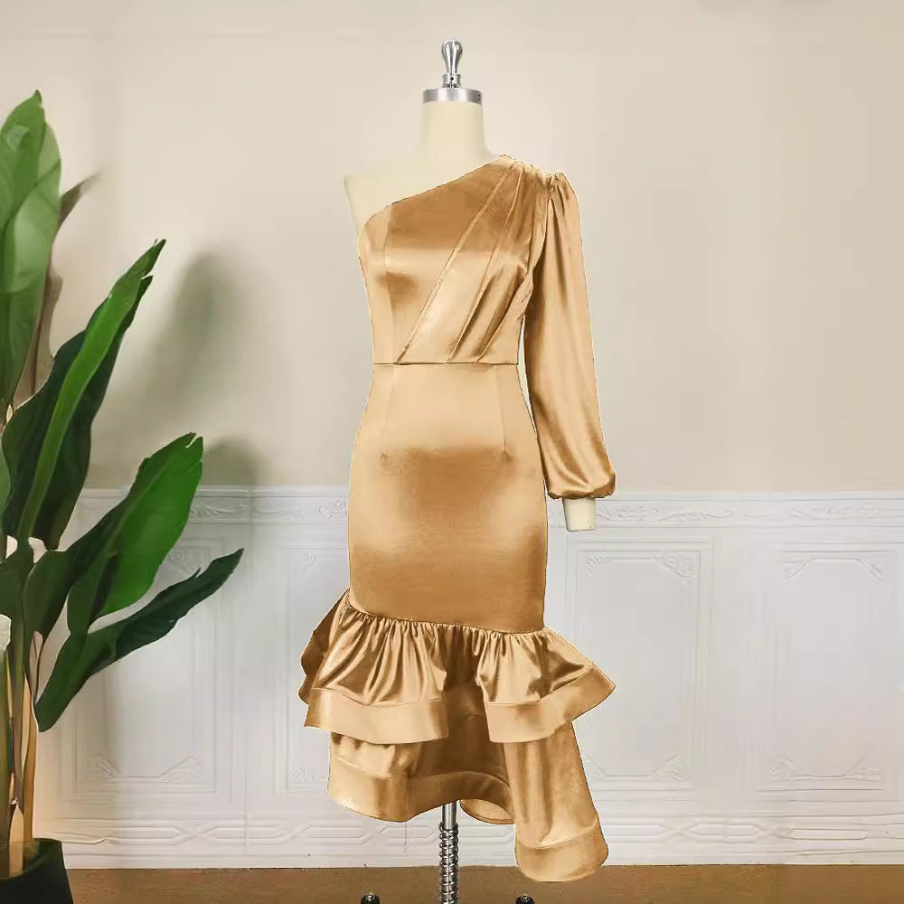 Damen Exquisites Satin-Kleid mit asymmetrischem Design und voluminösem Rüschen-Saum EB