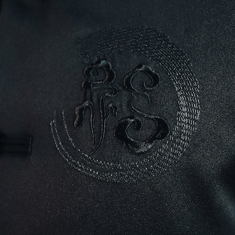 Herren nan asiatisch inspirierte Mandarinjacke mit Stehkragen, Knotenknopfleiste und tonalem Stick-Emblem EB