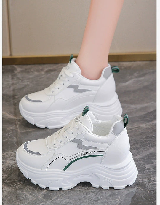 Damen Sportliche Plateau-Sneaker mit innovativer Dämpfung und modischem Design EB