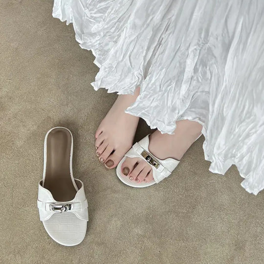 Damen elegante Zehentrenner-Sandalen mit modischem Akzent EB