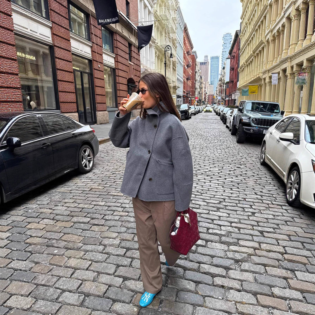 Damen Oversized Wolljacke mit ausgefallenem Schnitt und praktischen Taschen EB