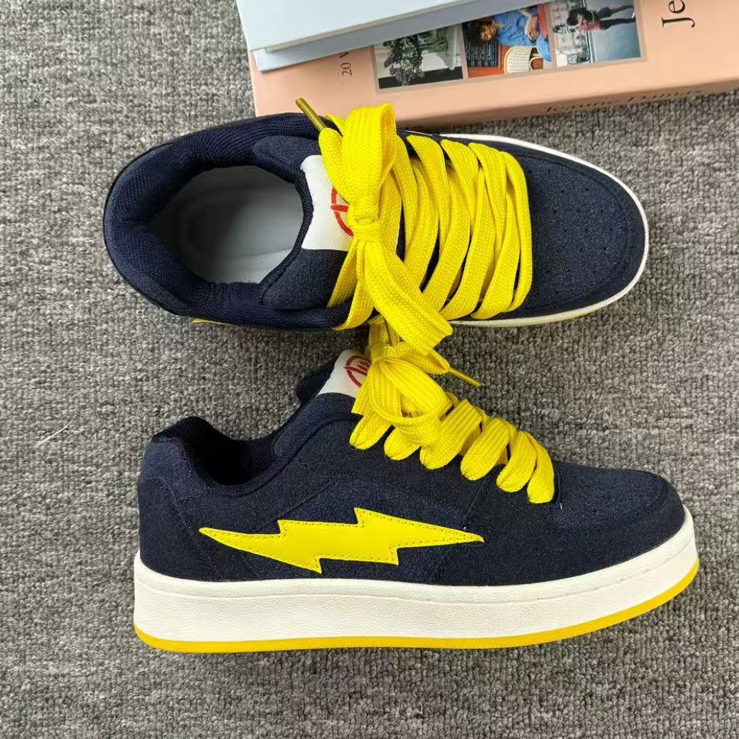 Damen Sportliche Sneakers mit auffälligem Blitz-Design EB