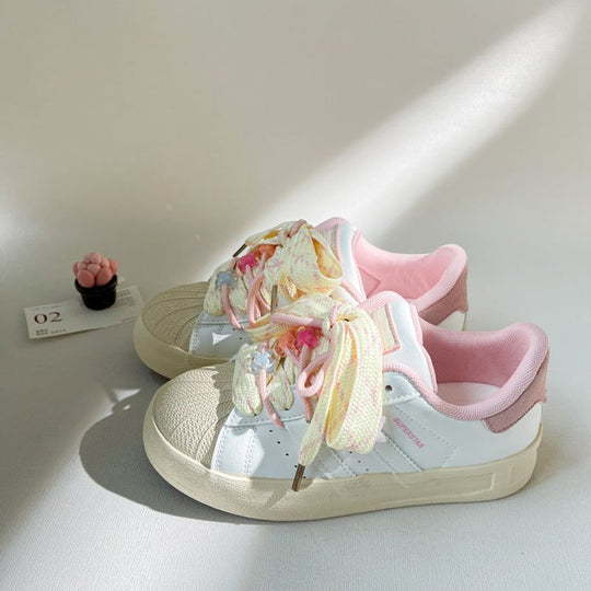 Damen Sneakers mit verspieltem Design und einzigartigen Schnürungen EB