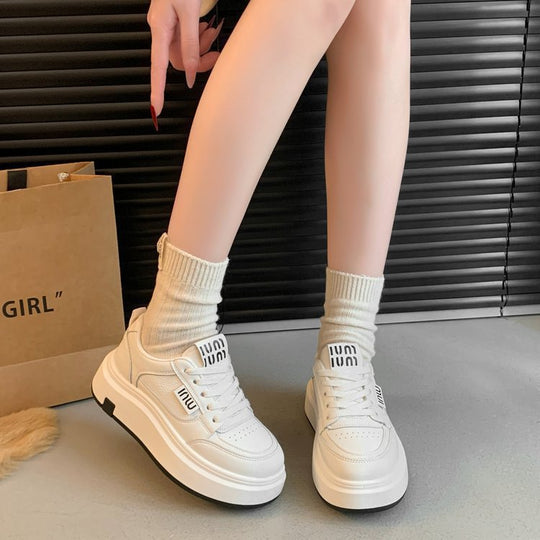 Damen Plattform Sneakers mit modischer Silhouette und rutschfester Außensohle EB