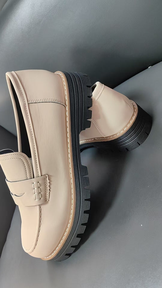 Damen Robuste Penny-Loafer mit profilierter Gummisohle EB