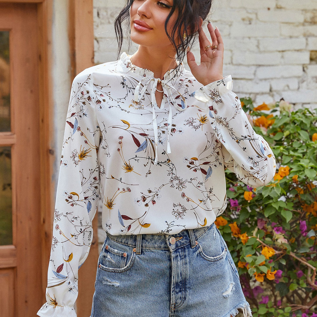 Damen Leichte Chiffon-Bluse mit Volantkragen, Krawattenverschluss und floralem Print EB