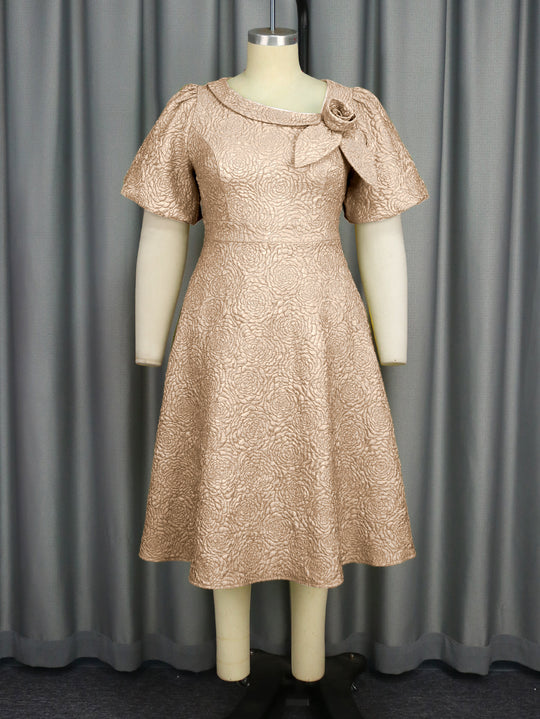 Damen Elegantes Kleid mit strukturierter Blumenapplikation EB