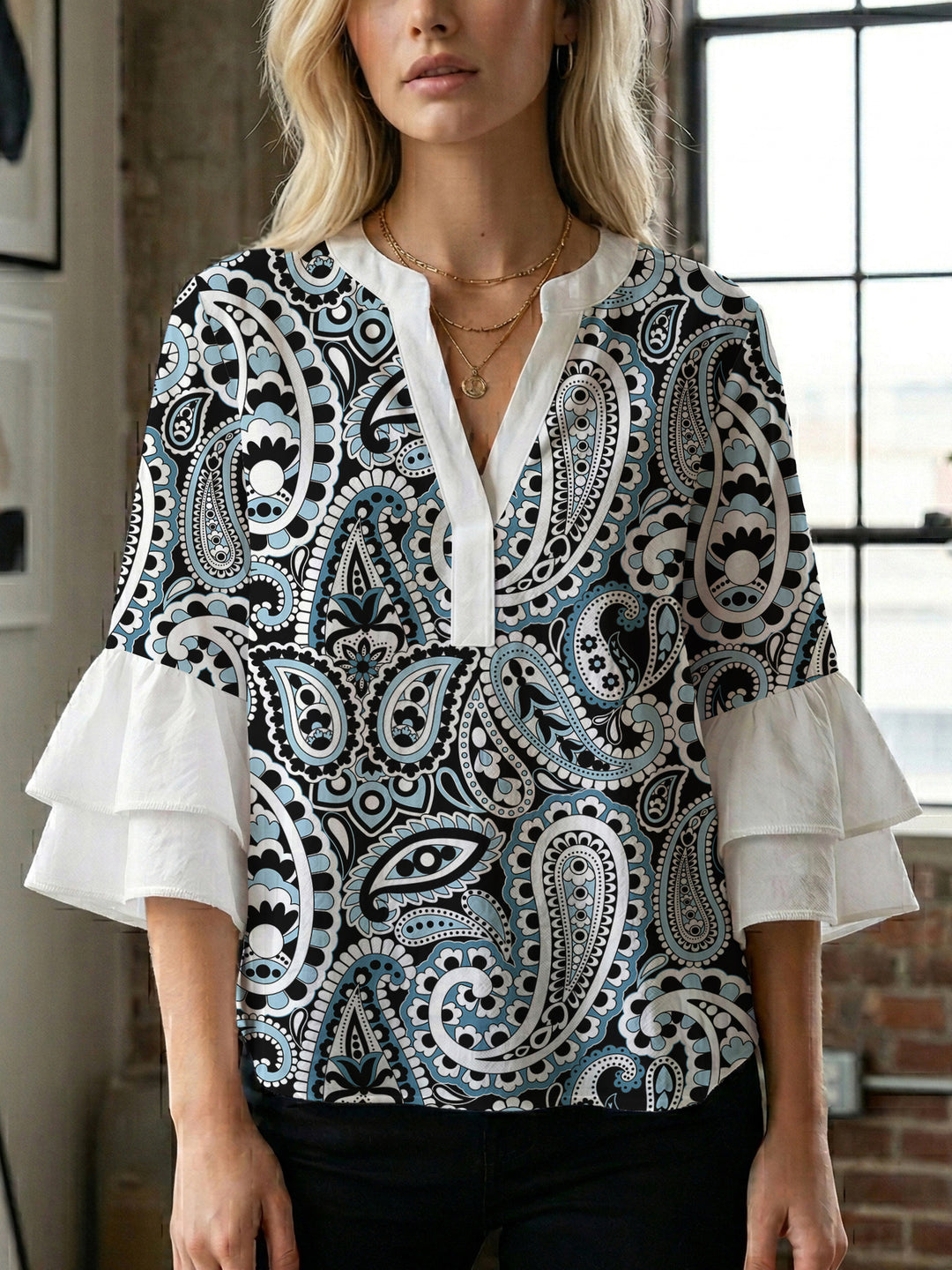 Damen Bluse mit voluminösen Flügelärmel und intensivem Blattmuster EB