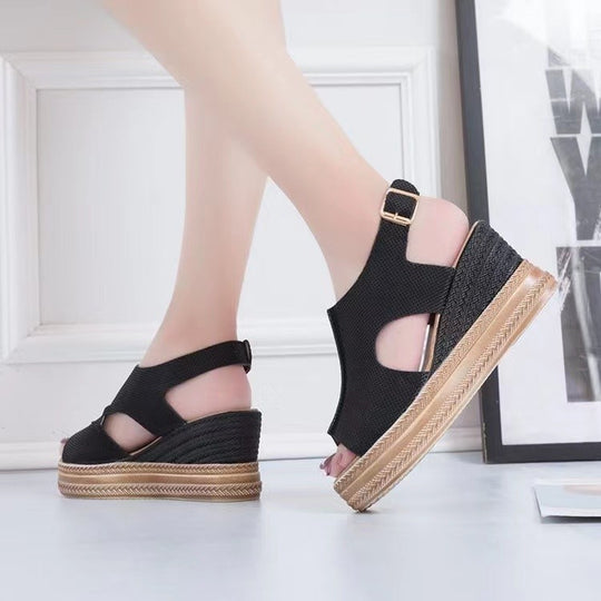 Damen Wedge-Pantoletten mit raffiniertem Riemendesign und komfortablem Fußbett EB