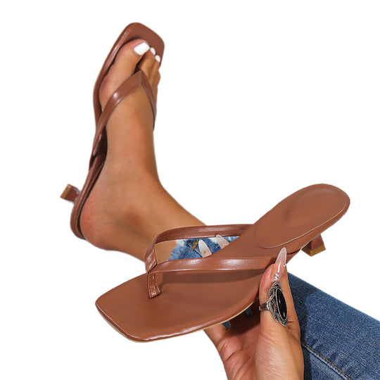 Damen Trendige und elegante Flip-Flop Sandalen mit komfortablem Fußbett EB