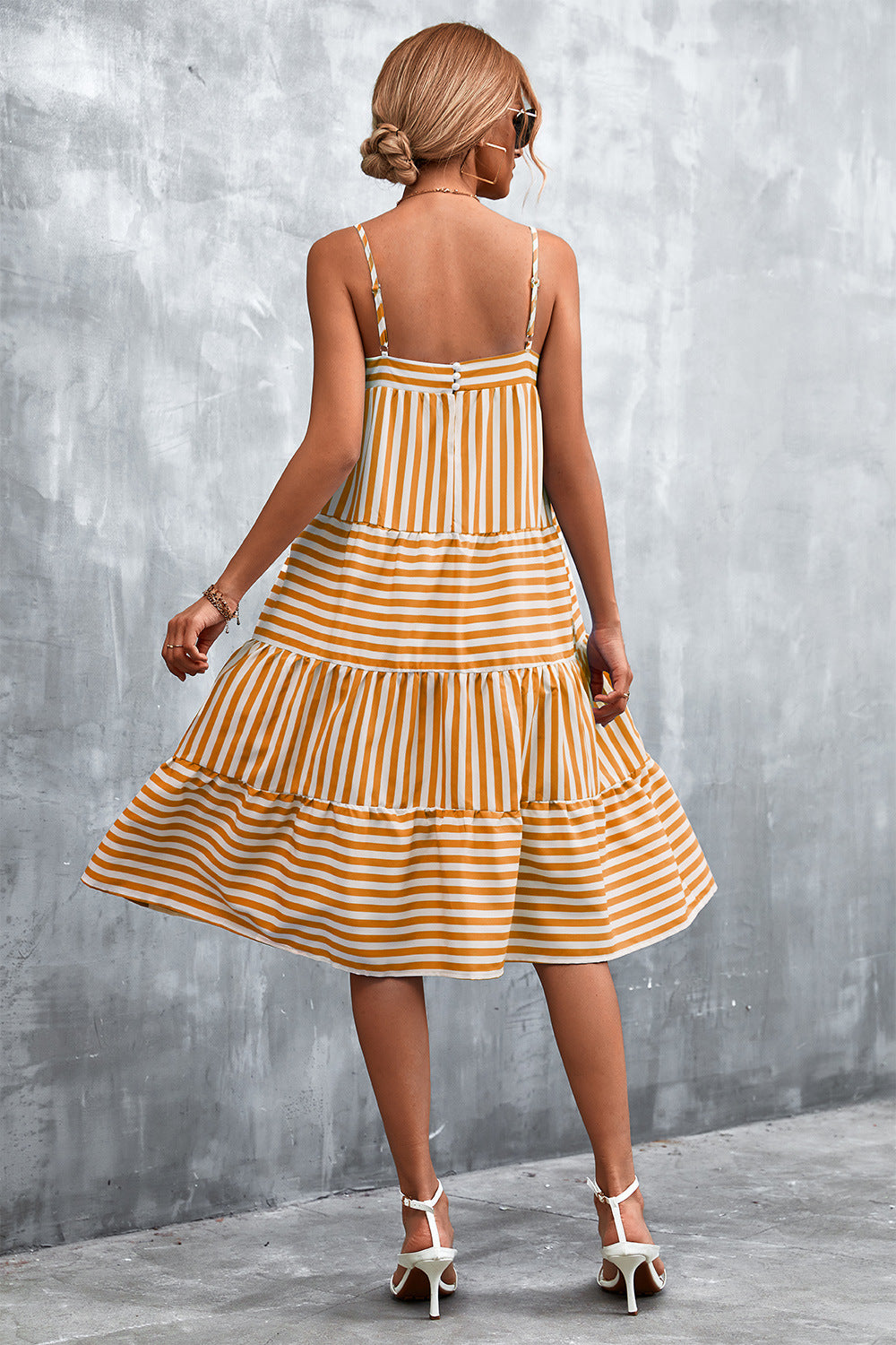 Damen Luftiges Gestreiftes Maxikleid mit Rüschendetails und verstellbaren Trägern EB