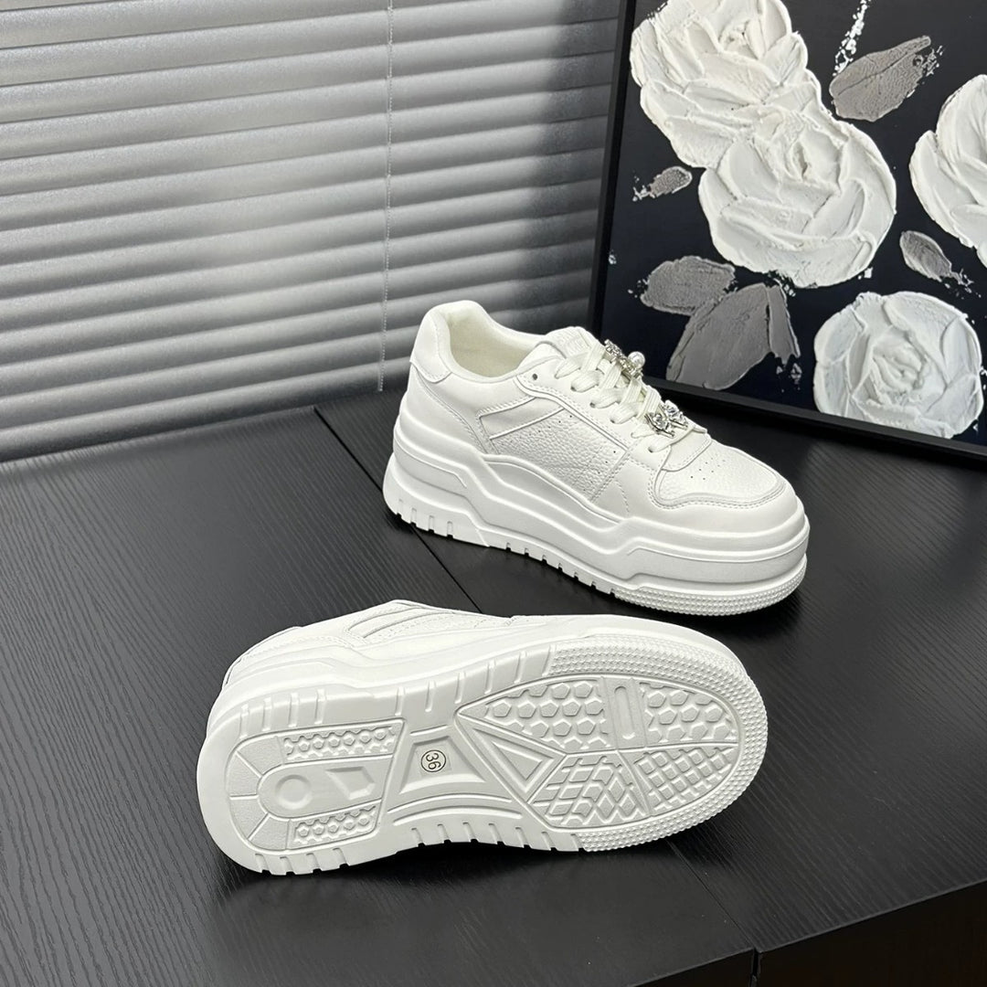 Damen modische Sneaker mit luxuriösem Schmuckdetail und komfortabler Plateau-Sohle EB