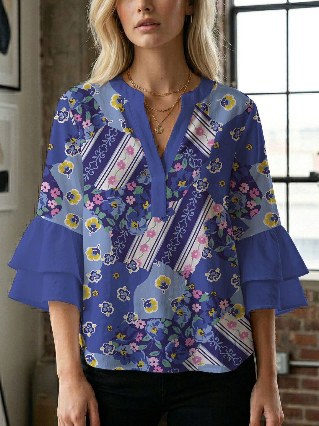 Damen Bluse mit wunderschönen floralem Design EB