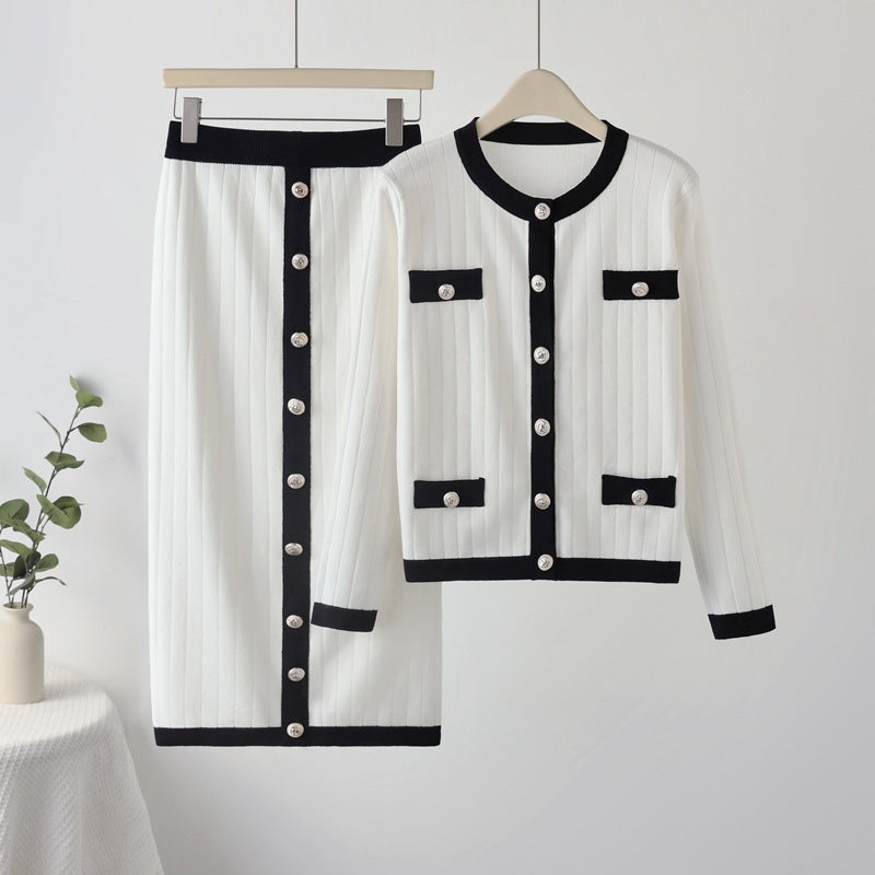Damen stylisches Strickensemble mit dekorativen Knöpfen und Taschen EB