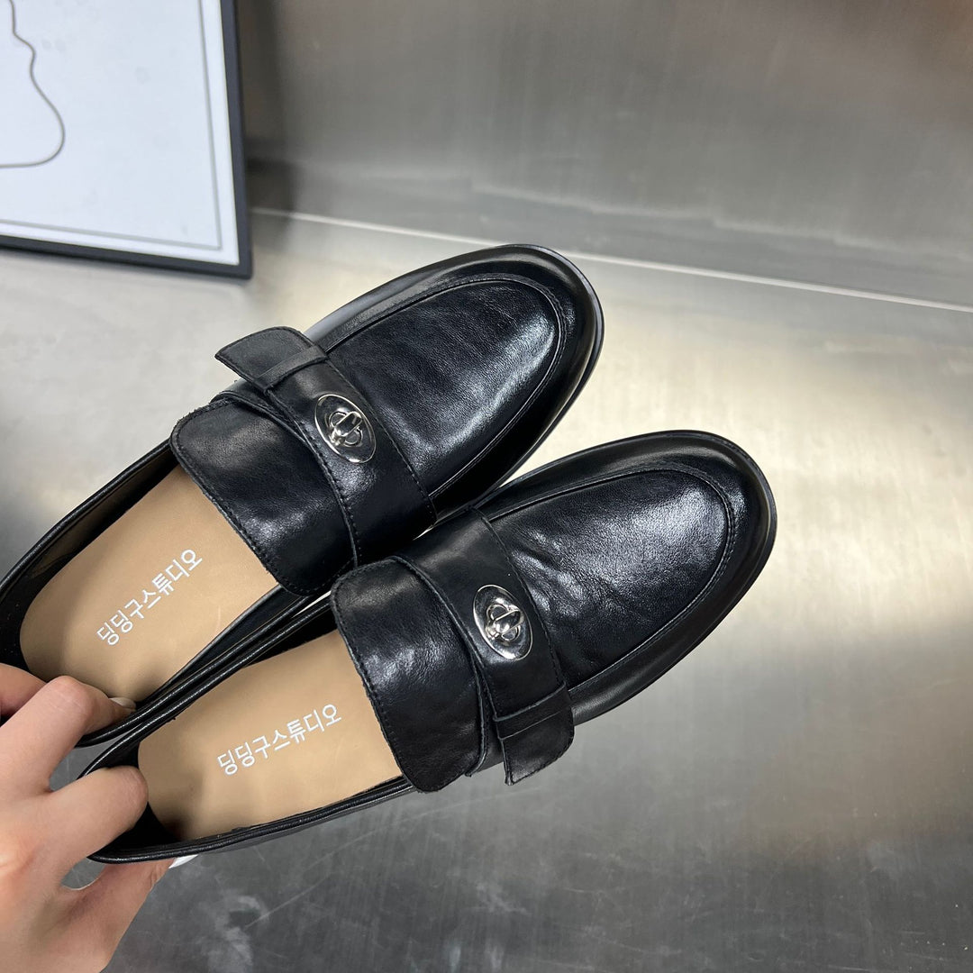 Damen Luxus-Leder Mokassins mit modischem Schmuckdetail EB