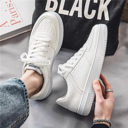 Unisex minimalistische Low-Top Court-Sneaker mit perforiertem Obermaterial, gepolstertem Fersenkragen und stoßdämpfender Laufsohle EB