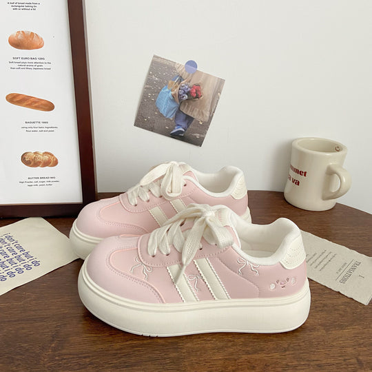 Damen Plattform-Sneaker mit verspielten Design-Details und bequemer Dämpfung EB