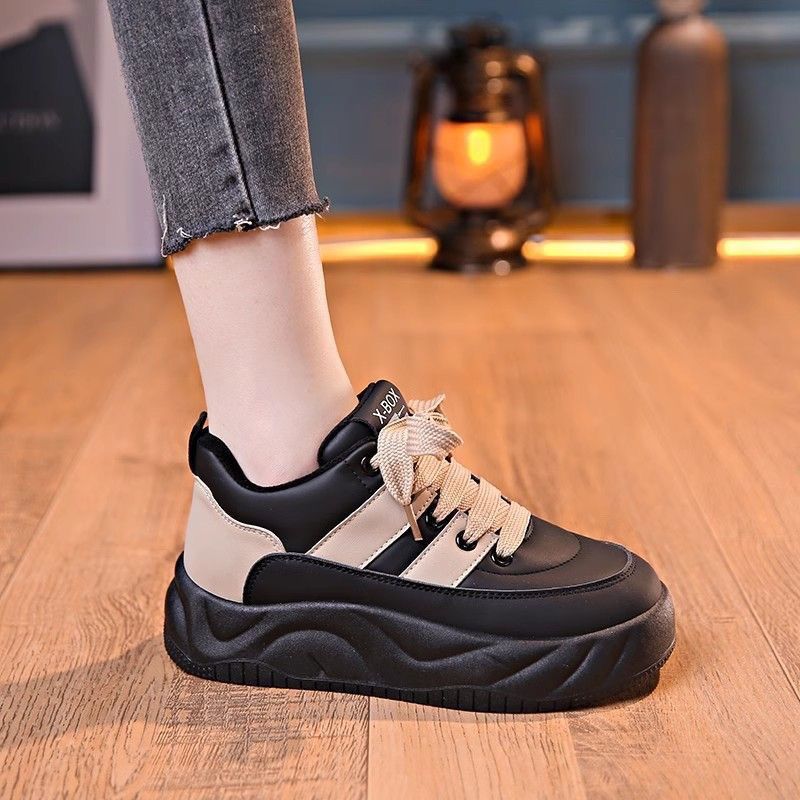 Damen Chunky Sneakers mit gepolsterter Sohle und stylischem Schnürdesign EB