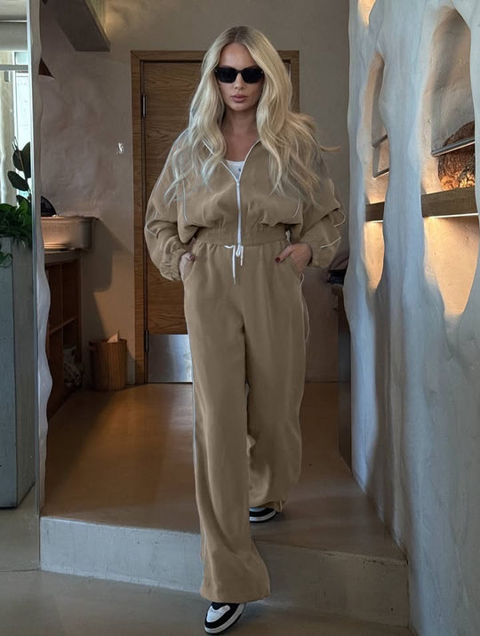 Damen kurzes Samt-Zip-Hoodie mit Tunnelzug und fließender Palazzo-Jogginghose Eichborn Berlin