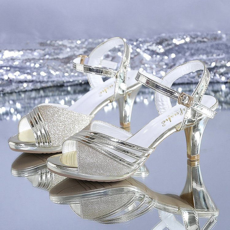 Damen Elegante Sandalen mit schimmernden Akzenten und modischem Absatz EB