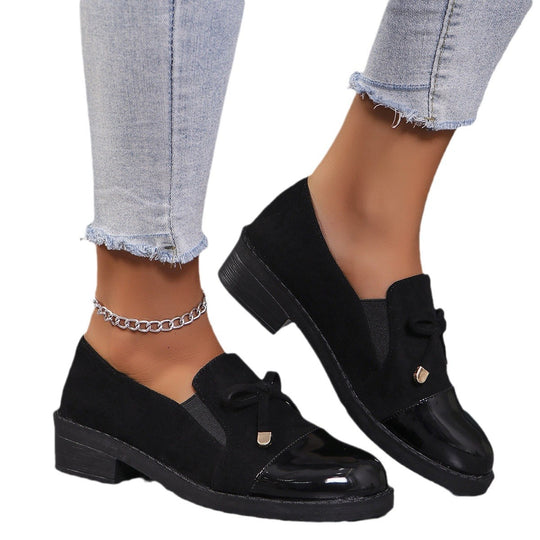 Damen  elegante Slipper-Loafer mit Lackkappe, Veloursimitat-Obermaterial, elastischem Einstieg und dekorativer Schleifenapplikation EB