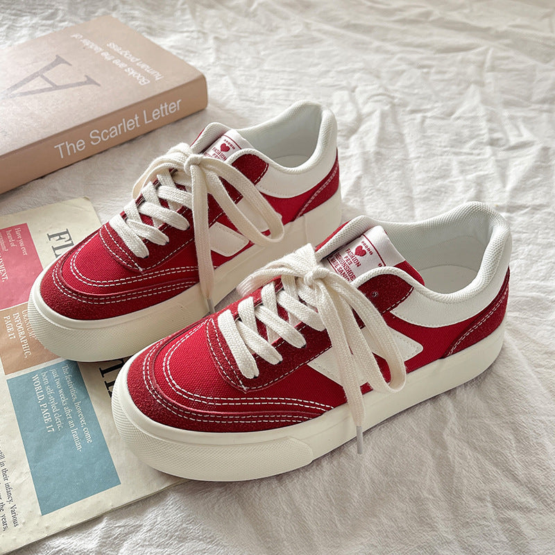 Damen Sportliche Sneakers mit einzigartiger Oberflächenstruktur und dämpfender Sohle EB
