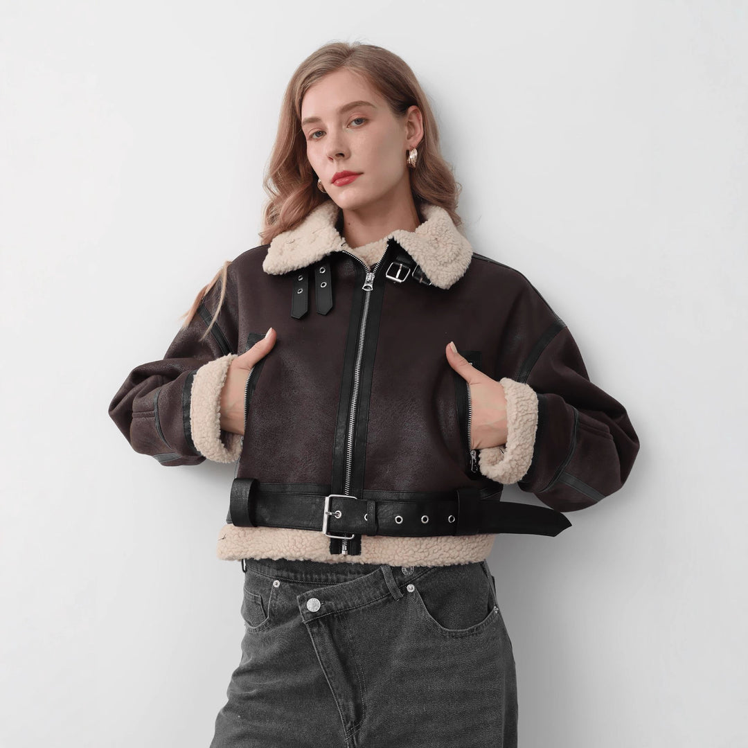 Damen modische Kurzjacke mit Schurwollkragen und Reißverschlusstaschen EB