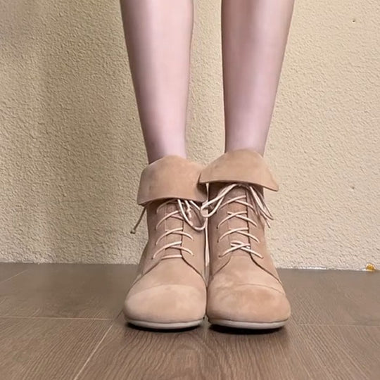 Damen Wedge-Stiefel mit modischem Schnürdesign und elegantem Faltenkragen EB