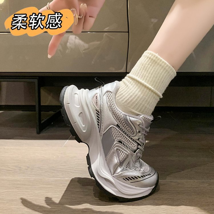 Damen sportliche Sneakers mit atmungsaktiver Mesh-Oberfläche und robustem Sohlenprofil EB