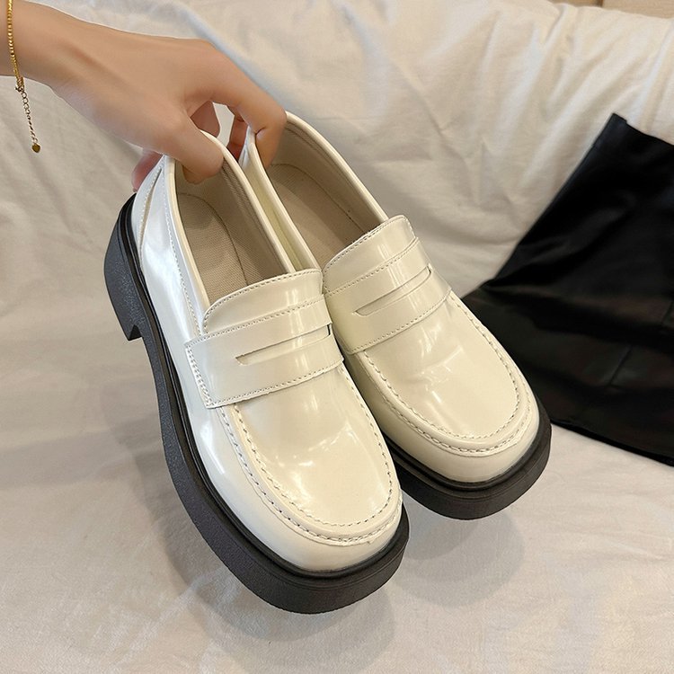 Damen modische Slip-On Loafer mit robustem Sohlenprofil und eleganter Lederausstattung EB