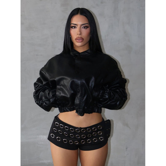 Damen modischer Minirock mit asymmetrischem Schnitt und metallischen Details EB