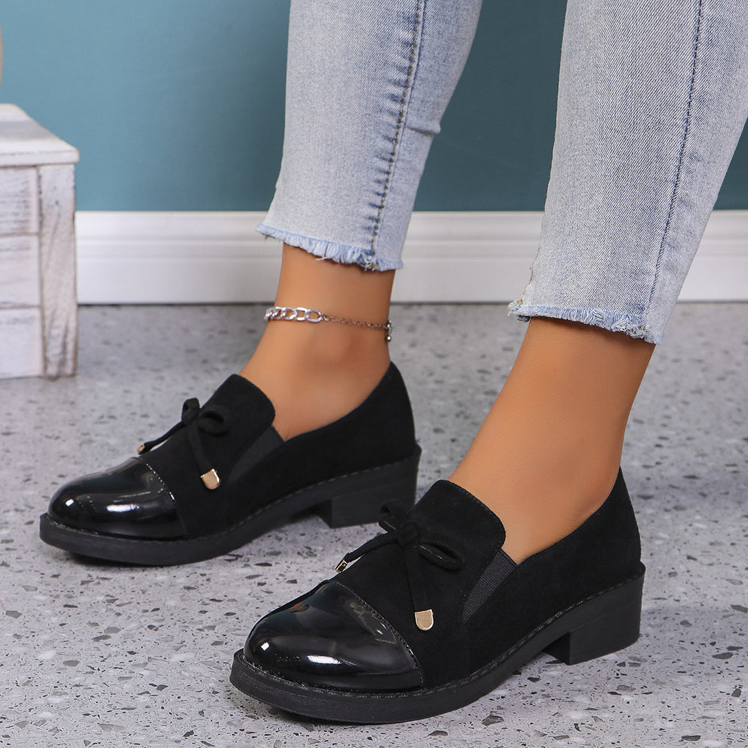 Damen  elegante Slipper-Loafer mit Lackkappe, Veloursimitat-Obermaterial, elastischem Einstieg und dekorativer Schleifenapplikation EB