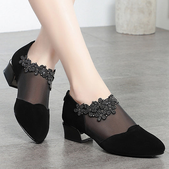 Damen Elegante Ankle Boots mit transparentem Mesh-Einsatz und modischem Blumenakzent EB